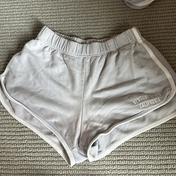 BRANDY MELVILLE 2 PAIRS OF SHORTS !!! - Picture 2 of 8